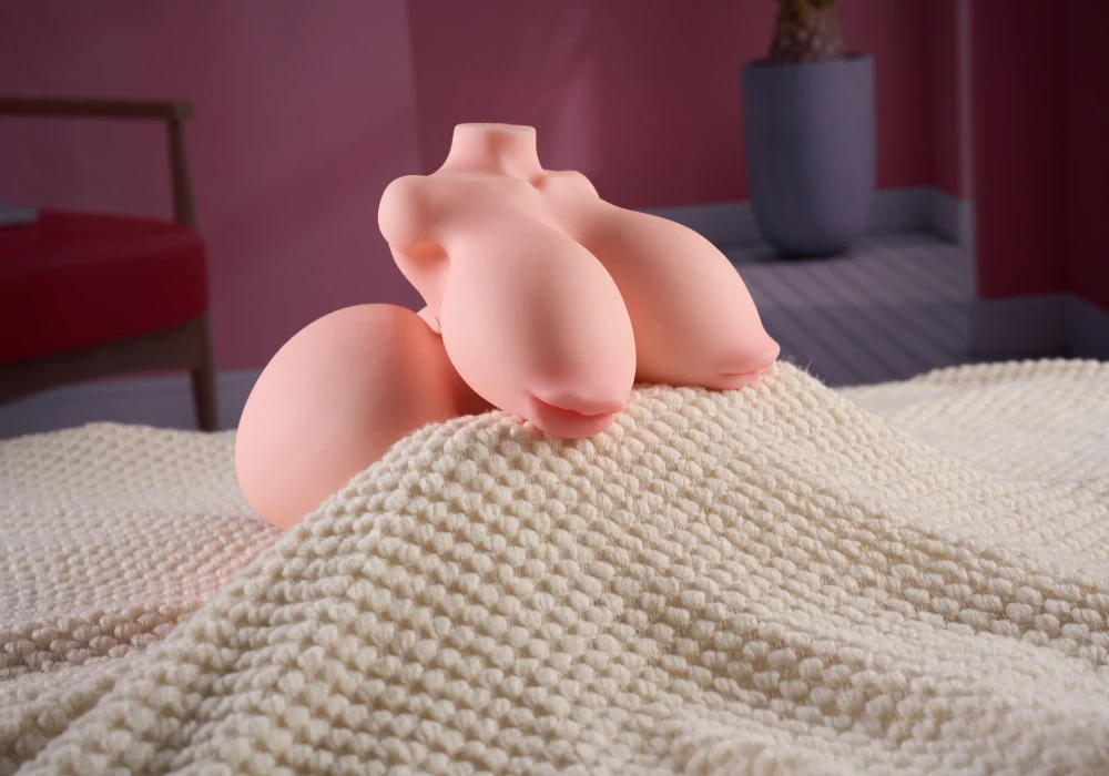 ヘンタイトルソー Tanja タニャ 口デザインの乳首に挿入可 BBW 18cm 4.3kg